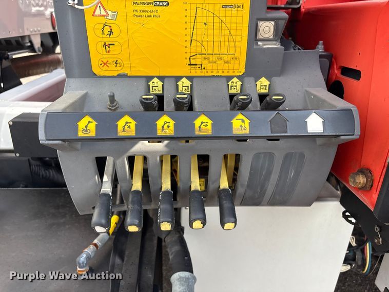 image for item EG8996 2013 Freightliner 114SD crane truck