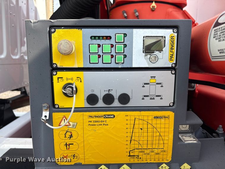 image for item EG8996 2013 Freightliner 114SD crane truck