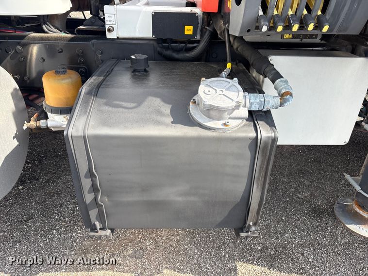 image for item EG8996 2013 Freightliner 114SD crane truck