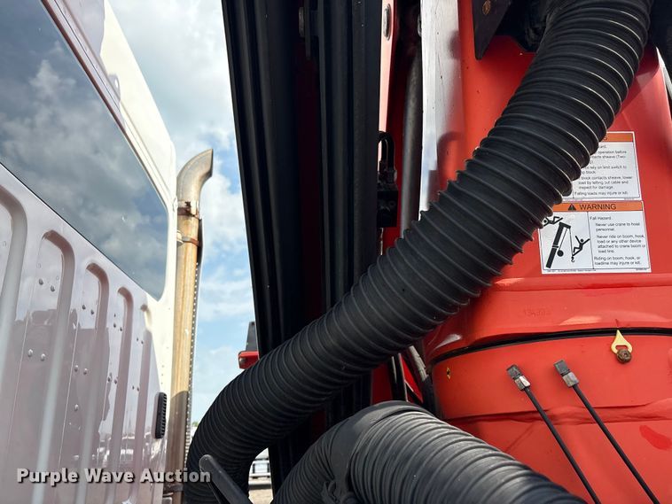 image for item EG8996 2013 Freightliner 114SD crane truck