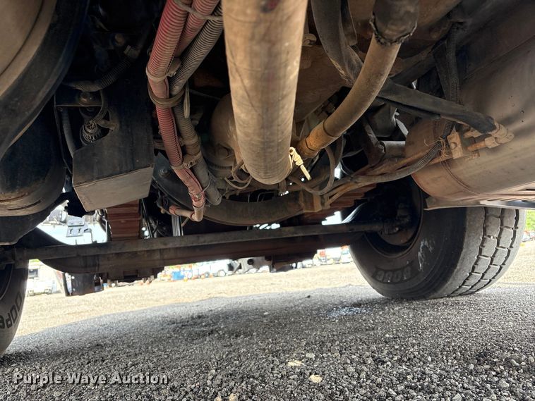 image for item EG8996 2013 Freightliner 114SD crane truck