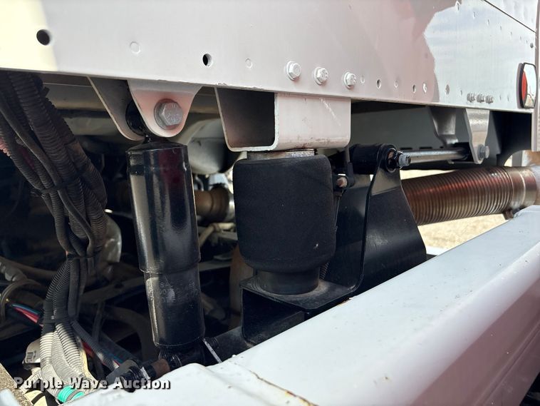 image for item EG8996 2013 Freightliner 114SD crane truck