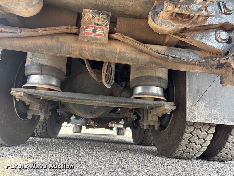 image for item EG8996 2013 Freightliner 114SD crane truck