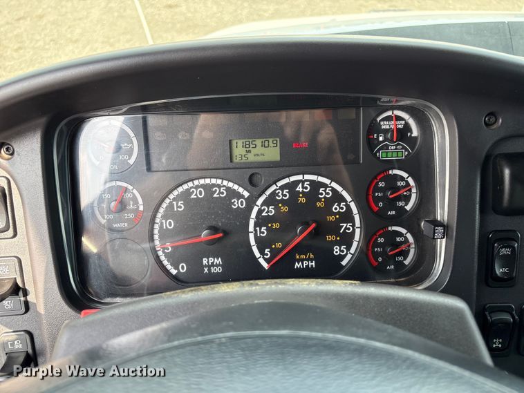 image for item EG8996 2013 Freightliner 114SD crane truck