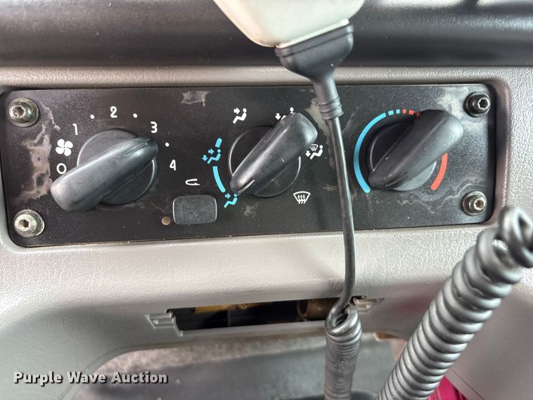 image for item EG8996 2013 Freightliner 114SD crane truck