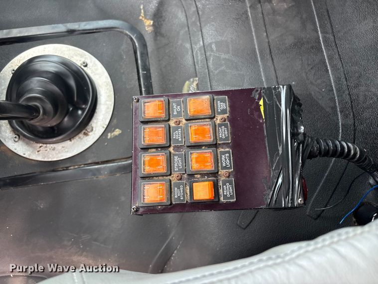 image for item EG8996 2013 Freightliner 114SD crane truck