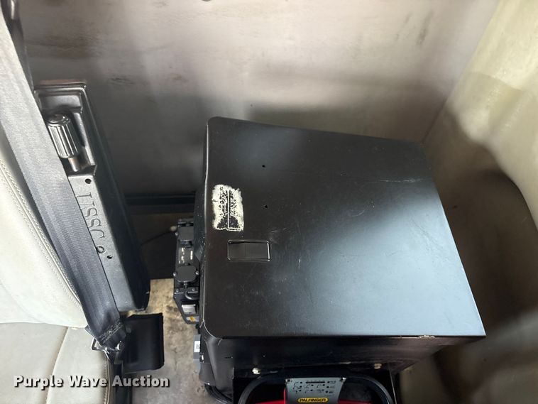 image for item EG8996 2013 Freightliner 114SD crane truck