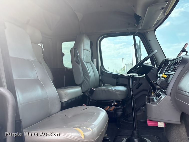 image for item EG8996 2013 Freightliner 114SD crane truck