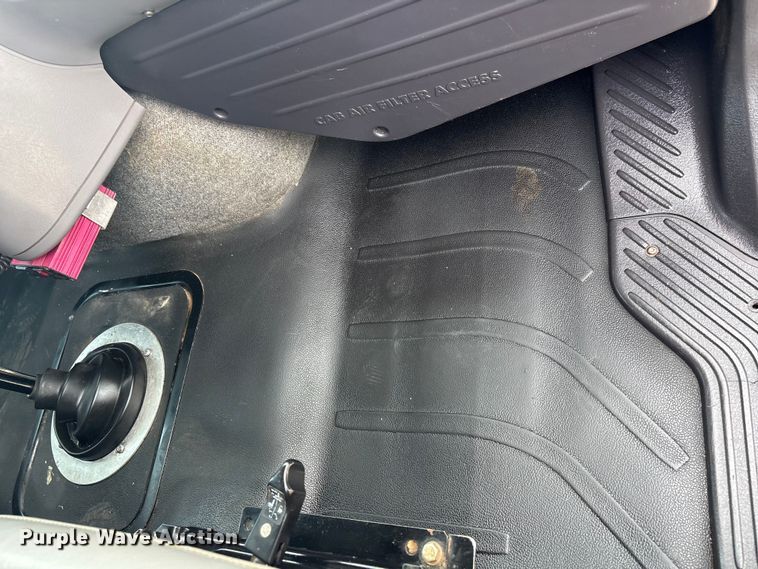 image for item EG8996 2013 Freightliner 114SD crane truck