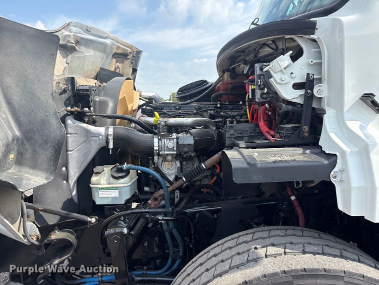 image for item EG8996 2013 Freightliner 114SD crane truck