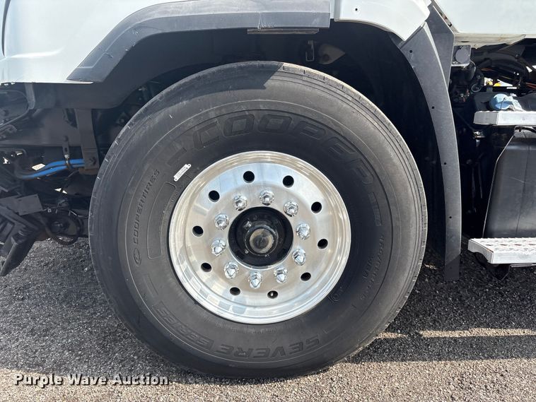 image for item EG8996 2013 Freightliner 114SD crane truck