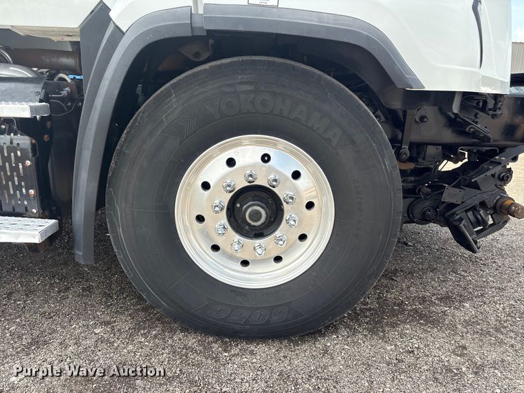 image for item EG8996 2013 Freightliner 114SD crane truck