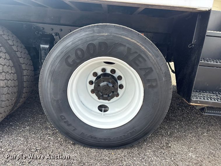 image for item EG8996 2013 Freightliner 114SD crane truck