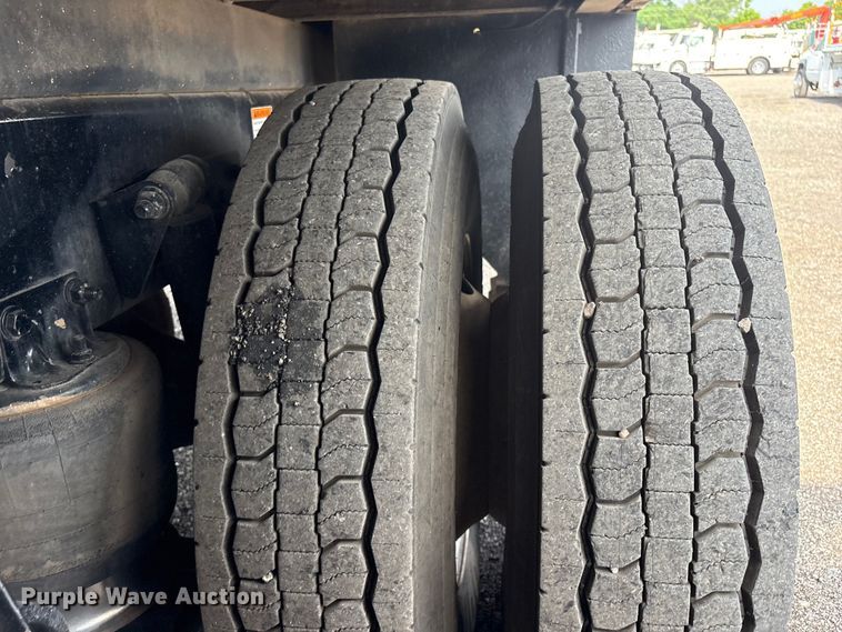 image for item EG8996 2013 Freightliner 114SD crane truck