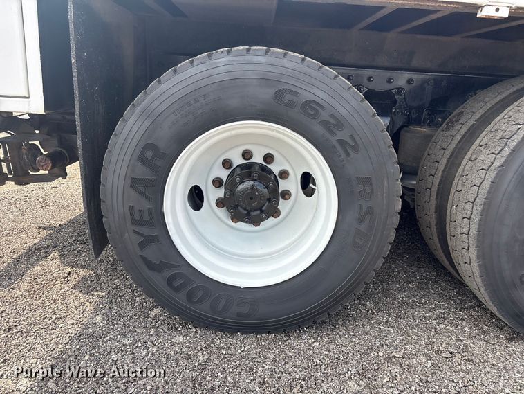 image for item EG8996 2013 Freightliner 114SD crane truck