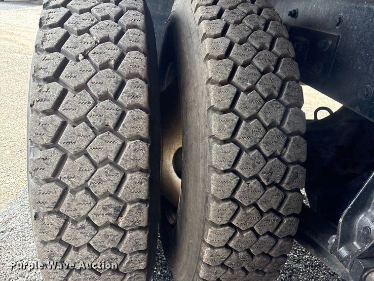 image for item EG8996 2013 Freightliner 114SD crane truck