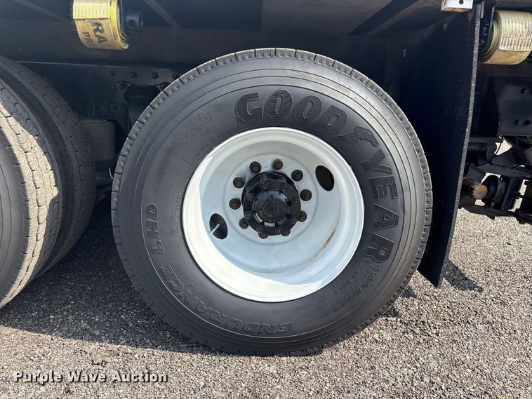 image for item EG8996 2013 Freightliner 114SD crane truck