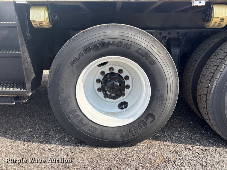 image for item EG8996 2013 Freightliner 114SD crane truck