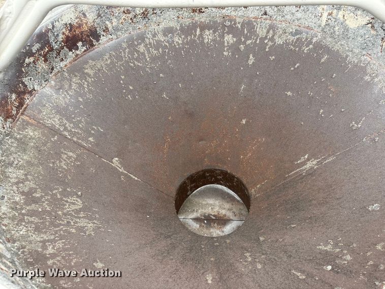 image for item EI5787 Gar-Bro 427-R crane concrete bucket