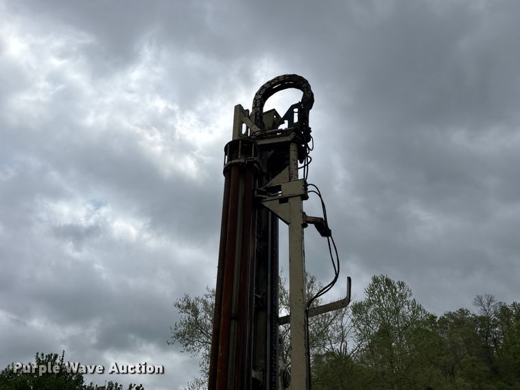 image for item EO4180 2001 Ingersoll Rand CM695D drilling rig