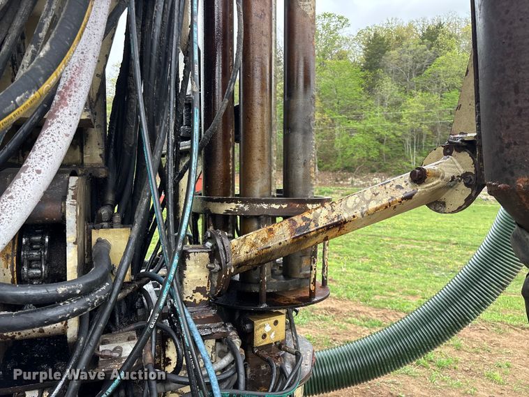 image for item EO4180 2001 Ingersoll Rand CM695D drilling rig