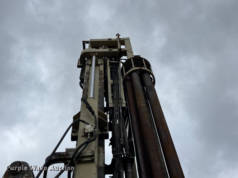 image for item EO4180 2001 Ingersoll Rand CM695D drilling rig