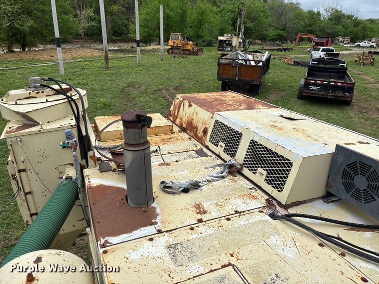 image for item EO4180 2001 Ingersoll Rand CM695D drilling rig