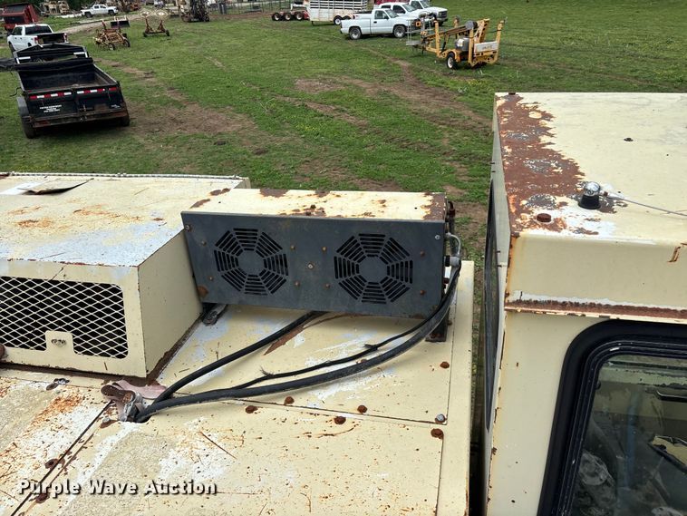 image for item EO4180 2001 Ingersoll Rand CM695D drilling rig