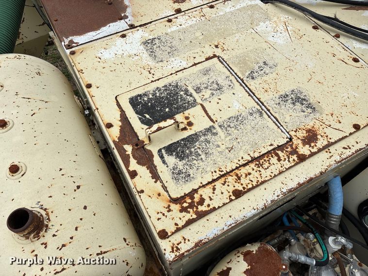 image for item EO4180 2001 Ingersoll Rand CM695D drilling rig