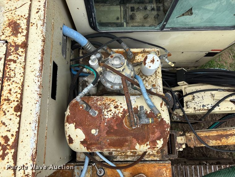 image for item EO4180 2001 Ingersoll Rand CM695D drilling rig