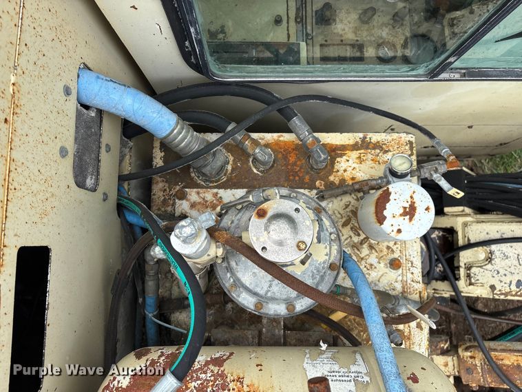 image for item EO4180 2001 Ingersoll Rand CM695D drilling rig