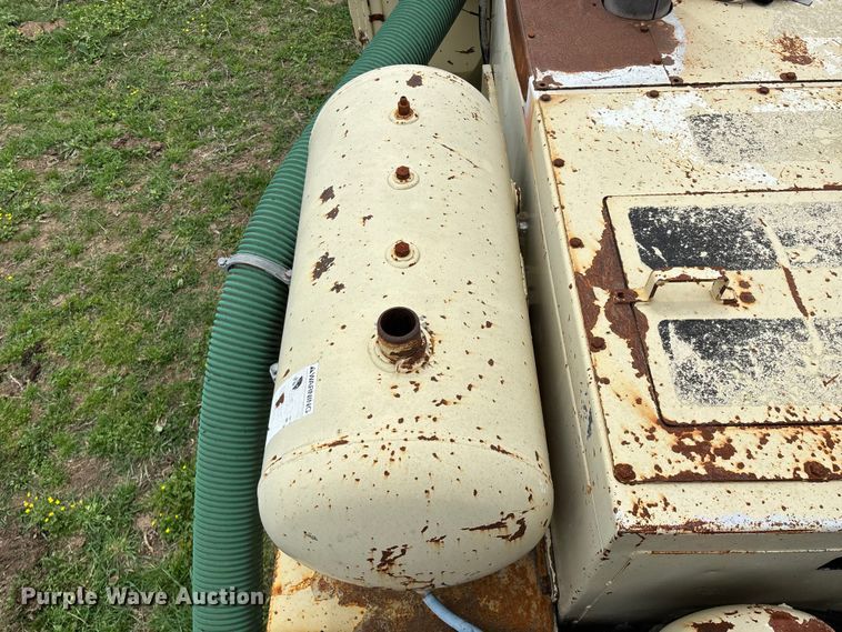 image for item EO4180 2001 Ingersoll Rand CM695D drilling rig