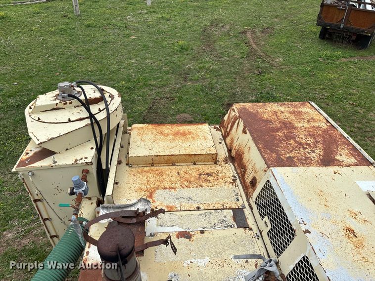 image for item EO4180 2001 Ingersoll Rand CM695D drilling rig