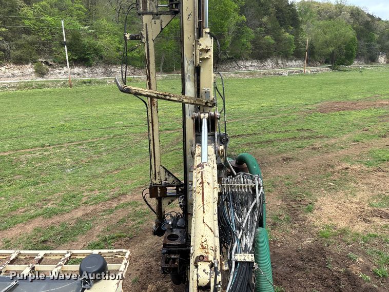 image for item EO4180 2001 Ingersoll Rand CM695D drilling rig