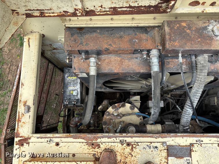 image for item EO4180 2001 Ingersoll Rand CM695D drilling rig