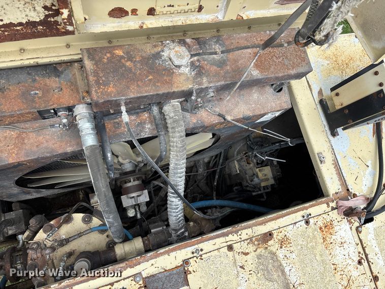 image for item EO4180 2001 Ingersoll Rand CM695D drilling rig