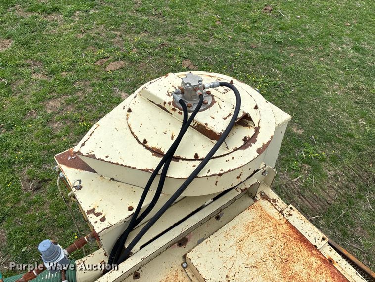 image for item EO4180 2001 Ingersoll Rand CM695D drilling rig