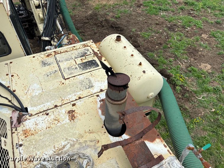 image for item EO4180 2001 Ingersoll Rand CM695D drilling rig