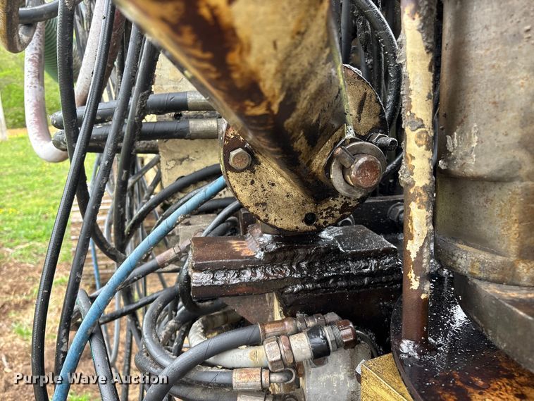 image for item EO4180 2001 Ingersoll Rand CM695D drilling rig