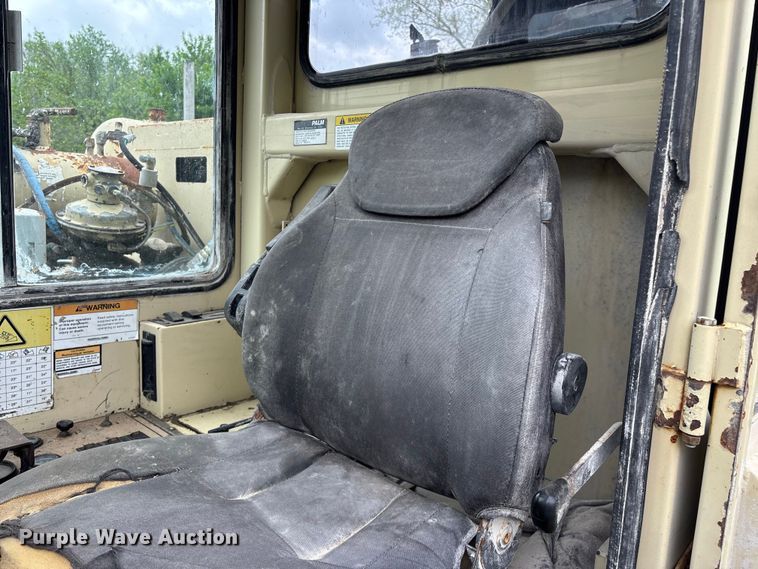 image for item EO4180 2001 Ingersoll Rand CM695D drilling rig