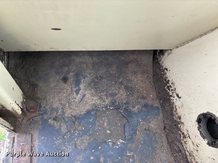 image for item EO4180 2001 Ingersoll Rand CM695D drilling rig