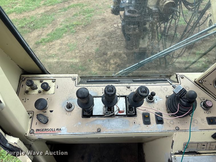 image for item EO4180 2001 Ingersoll Rand CM695D drilling rig