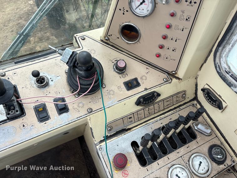 image for item EO4180 2001 Ingersoll Rand CM695D drilling rig