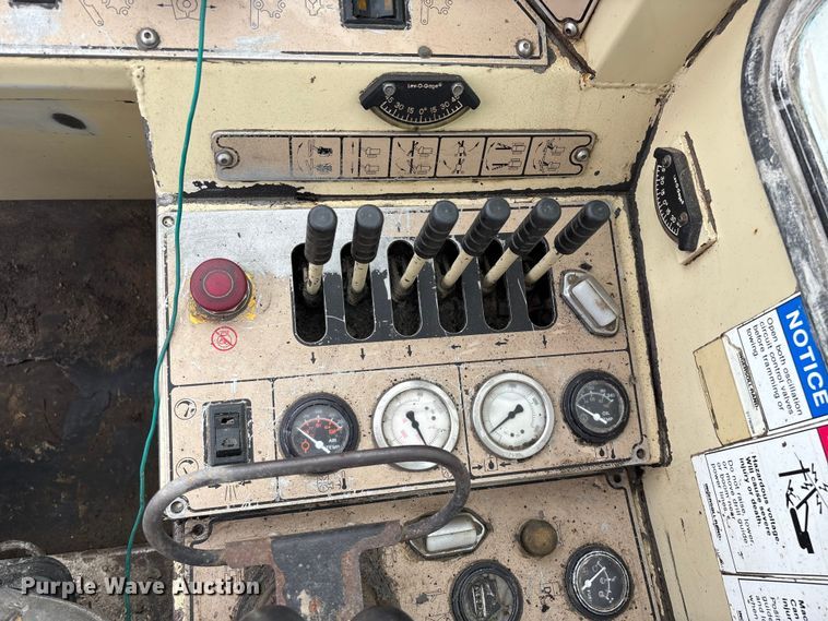 image for item EO4180 2001 Ingersoll Rand CM695D drilling rig