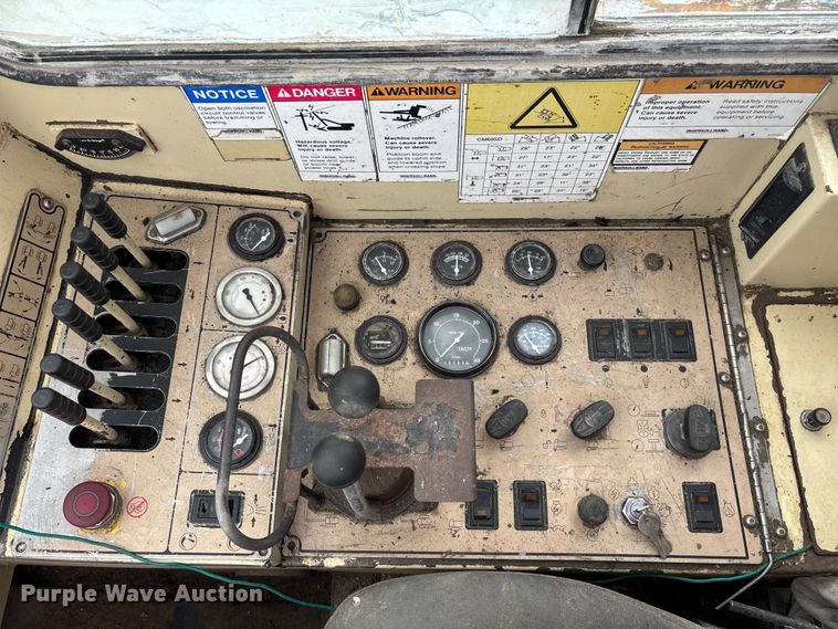 image for item EO4180 2001 Ingersoll Rand CM695D drilling rig