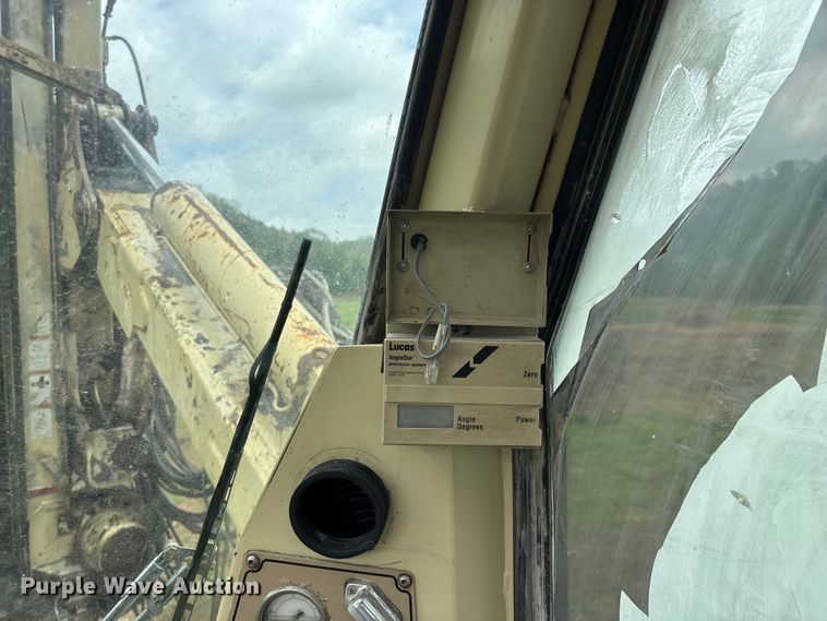 image for item EO4180 2001 Ingersoll Rand CM695D drilling rig