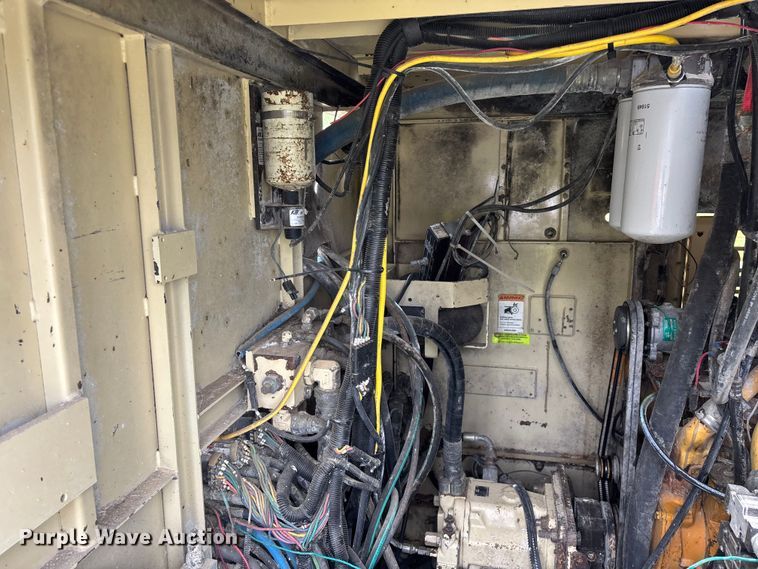 image for item EO4180 2001 Ingersoll Rand CM695D drilling rig