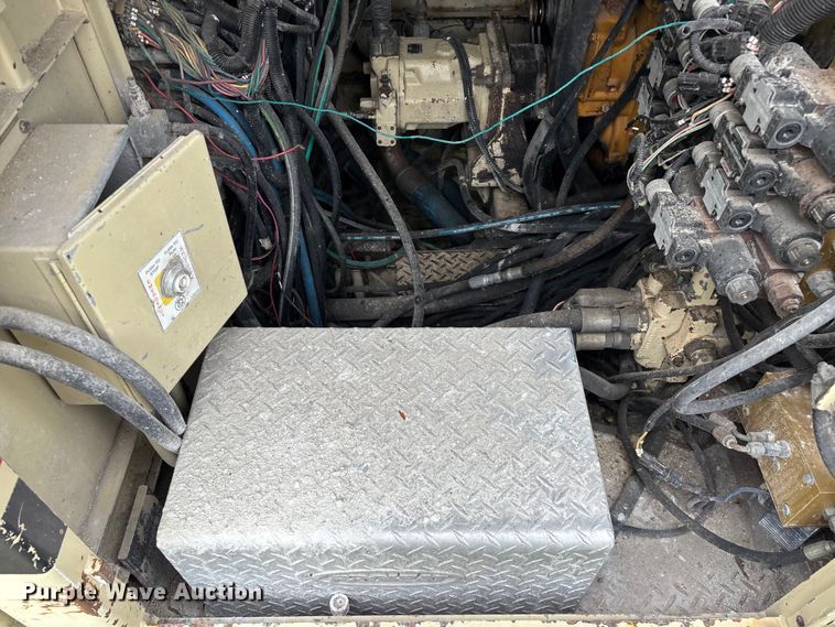 image for item EO4180 2001 Ingersoll Rand CM695D drilling rig