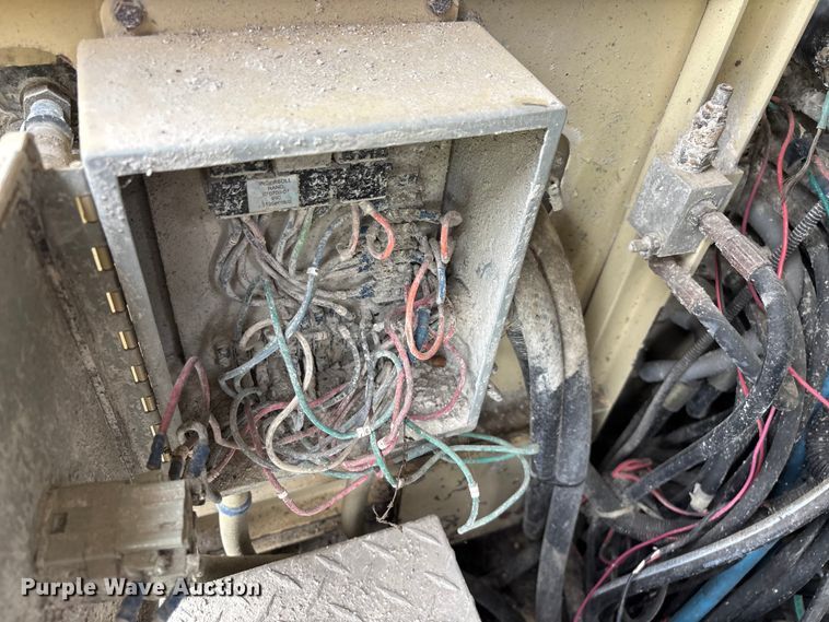 image for item EO4180 2001 Ingersoll Rand CM695D drilling rig