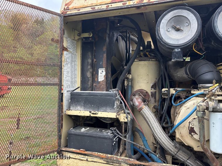 image for item EO4180 2001 Ingersoll Rand CM695D drilling rig